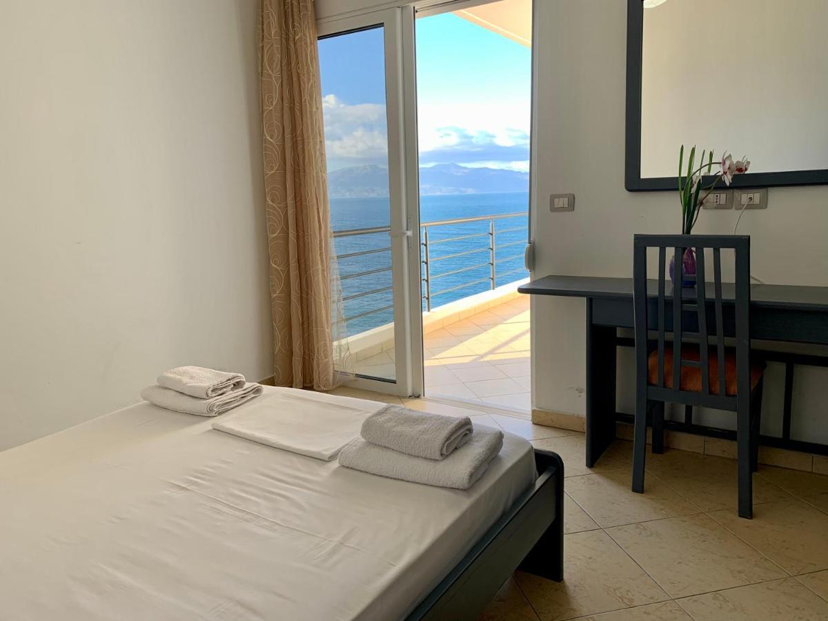 Rosemary Sea View Apts Sarandë Exterior foto